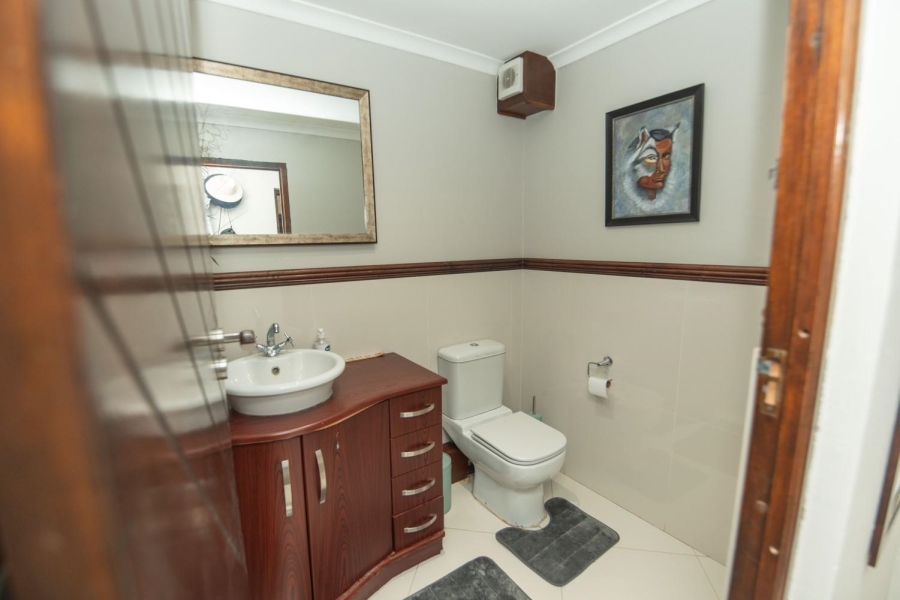 6 Bedroom Property for Sale in Walmer Heights Eastern Cape